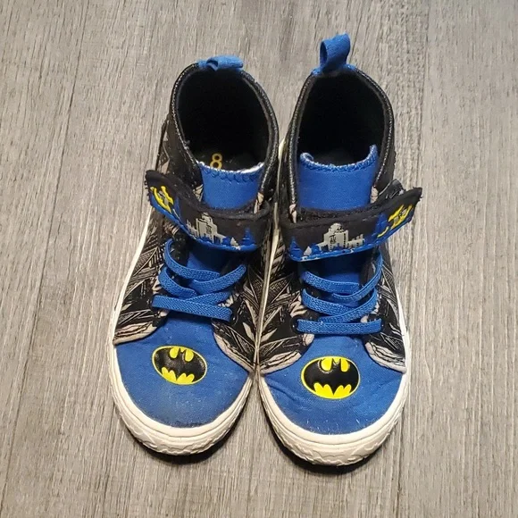 Kids Batman size 8 high top sneakers - Picture 2 of 8